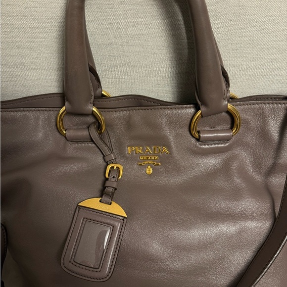 Authentic Prada Vitello Daino soft leather tote bag - Picture 5 of 8